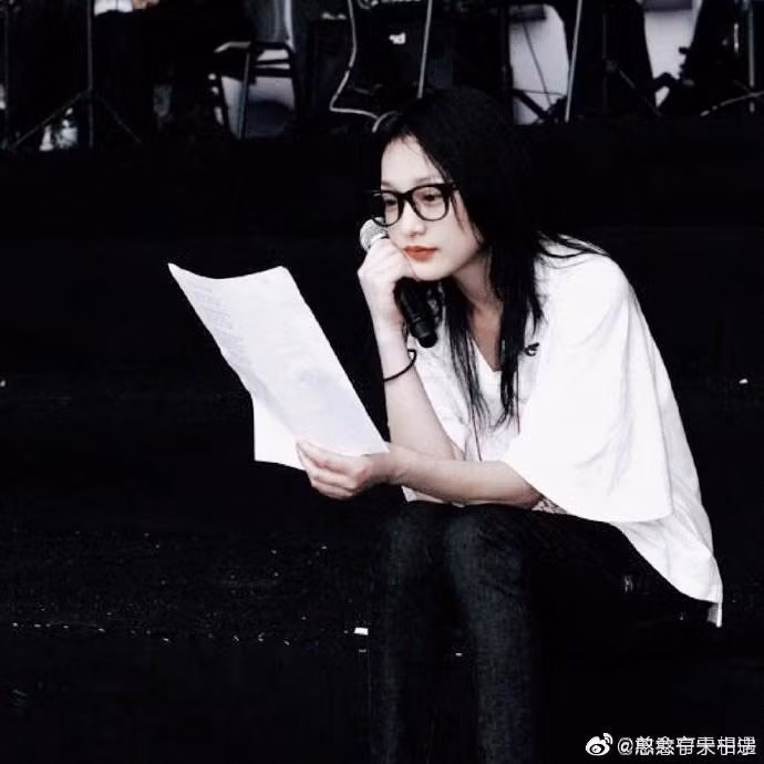 So sánh những bức ảnh từ lúc cô mới bước chân vào showbiz cho tới bây giờ mới thấy, thời gian đã bỏ quên diễn viên Châu Tấn. (Ảnh: weibo)
