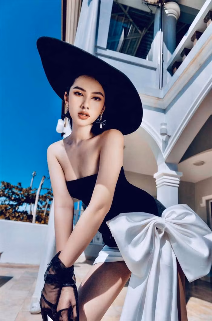 Hiện tại, ngoài kinh doanh, người đẹp 19 tuổi tiếp tục theo học trường Cao đẳng nghề Du lịch Sài Gòn.