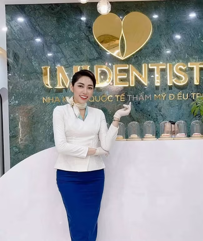 Bất hạnh trong hôn nhân nhưng Đặng Thu Thảo giữ kín suốt thời gian dài. Trên trang cá nhân, Đặng Thu Thảo thường xuyên cập nhật hình ảnh cô đi làm với cương vị giám đốc một phòng nha khoa ở TPHCM và khoe hình ảnh hai con trai.