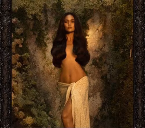 Quyến rũ trong bức ảnh bán nude nghệ thuật, thế nhưng nhìn kĩ mới thấy trông người đẹp như mất hai tay vì sự cố chỉnh sửa ảnh.