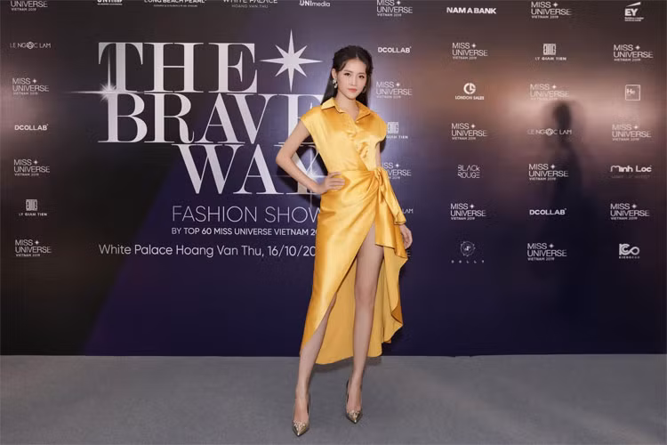 Theo Trương Mỹ Nhân, hiện cô vẫn phải trả nợ ngân hàng 300 triệu cho món nợ cách đây 3-4 năm (trả góp 10 năm trả 4 triệu/tháng) cho mẹ.