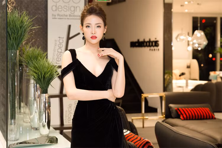 Năm 2015, Mỹ Nhân giành giải vàng Người mẫu trẻ châu Á thuộc khuôn khổ giải thưởng "New Star Model Contest 2015" của Hàn Quốc.