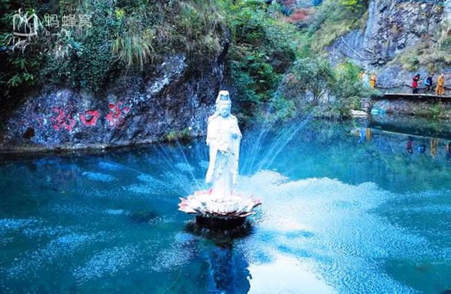 Ngoài ra, động Quan Âm cũng là một trong những điểm đến hấp dẫn dành cho du khách.