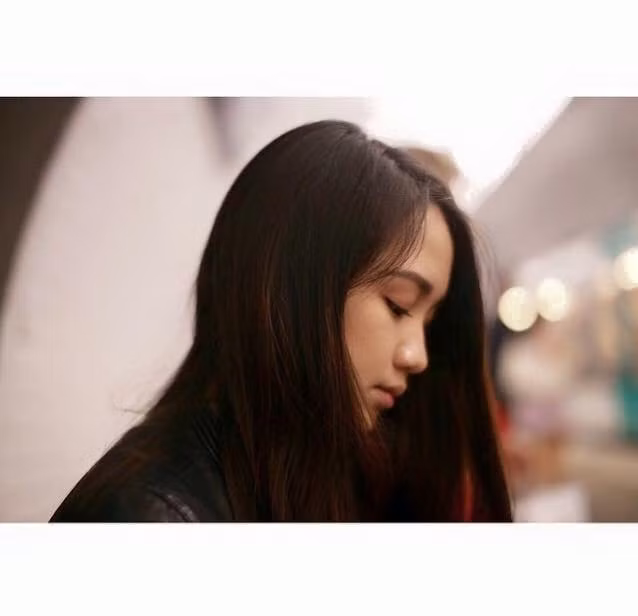Nếu so về mức độ nổi tiếng, Mai Ly có phần không bằng cô em gái của mình. Điều này được cho là xuất phát từ sự khác biệt trong tính cách và cách sử dụng trang cá nhân của hai người. Mai Ly dùng Facebook thường để giao lưu, nói chuyện với bạn bè nhiều hơn và trang Instagram của cô cũng để chế độ bảo mật, không phải là trang mở, công khai và đăng quá nhiều hình ảnh như của Mai Chi.