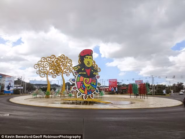 Bùng binh mang tên nhà lãnh đạo Hugo Rafael Chavez ở Managua, Venzuela.