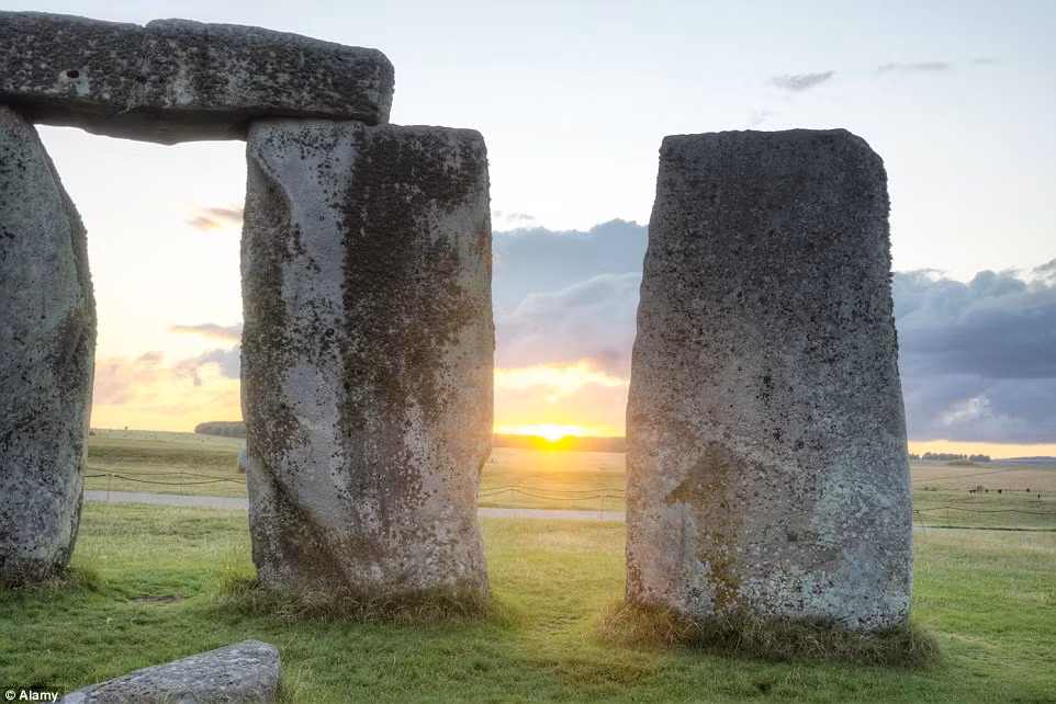 Mùa thu tại khu di tích Stonehenge ở Wiltshire.