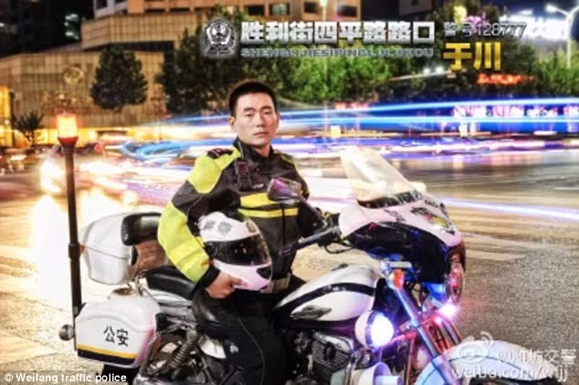 Họ là những thành viên của đội Cảnh sát giao thông tại thành phố Duy Phương, tỉnh Sơn Đông, Trung Quốc.