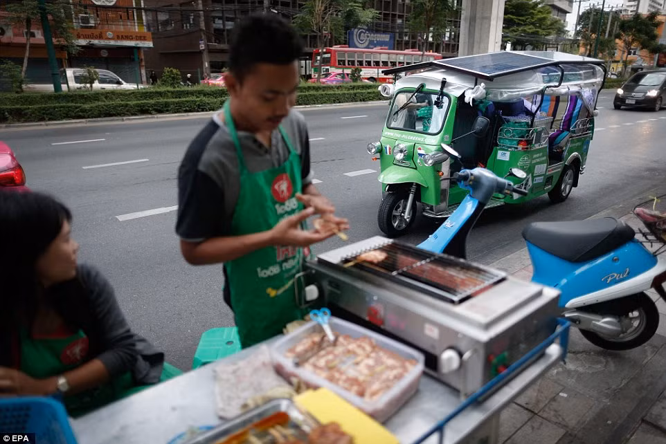 Ý tưởng của các chàng trai châu Âu thu hút sự chú ý của người dân Thái Lan.