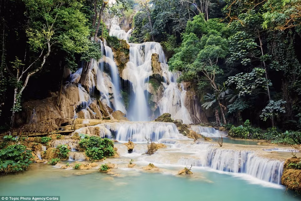 Thác ba lớp Kuang Si ở Luang Prabang, Lào, là một trong những thác nước trên thế giới có vẻ đẹp hút hồn du khách.