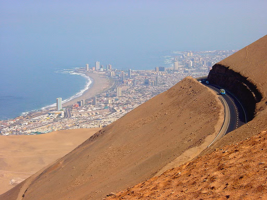 Ngoài ra, Iquique còn khai thác và xuất khẩu các tài nguyên khoáng sản như muối tiêu, phân chim, iốt và muối. (Ảnh: Flickr)