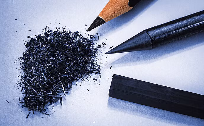 Than chì được sử dụng rộng rãi trong nhiều lĩnh vực khác nhau. Một trong những ứng dụng phổ biến nhất là làm ruột bút chì. Nhờ tính chất mềm và dễ tách lớp, than chì có thể tạo ra các nét vẽ mịn và đều trên giấy.(Ảnh:Anton Paar)