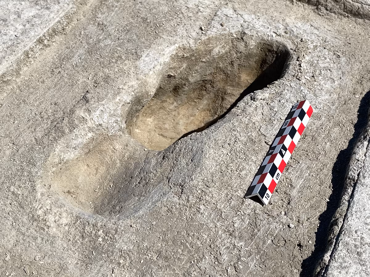 Các nhà khảo cổ đã phát hiện dấu chân cổ xưa tại sa mạc Great Salt Lake, Utah. Chúng chỉ xuất hiện khi trời mưa và biến mất dưới ánh nắng. (Ảnh: The Salt Lake Tribune)