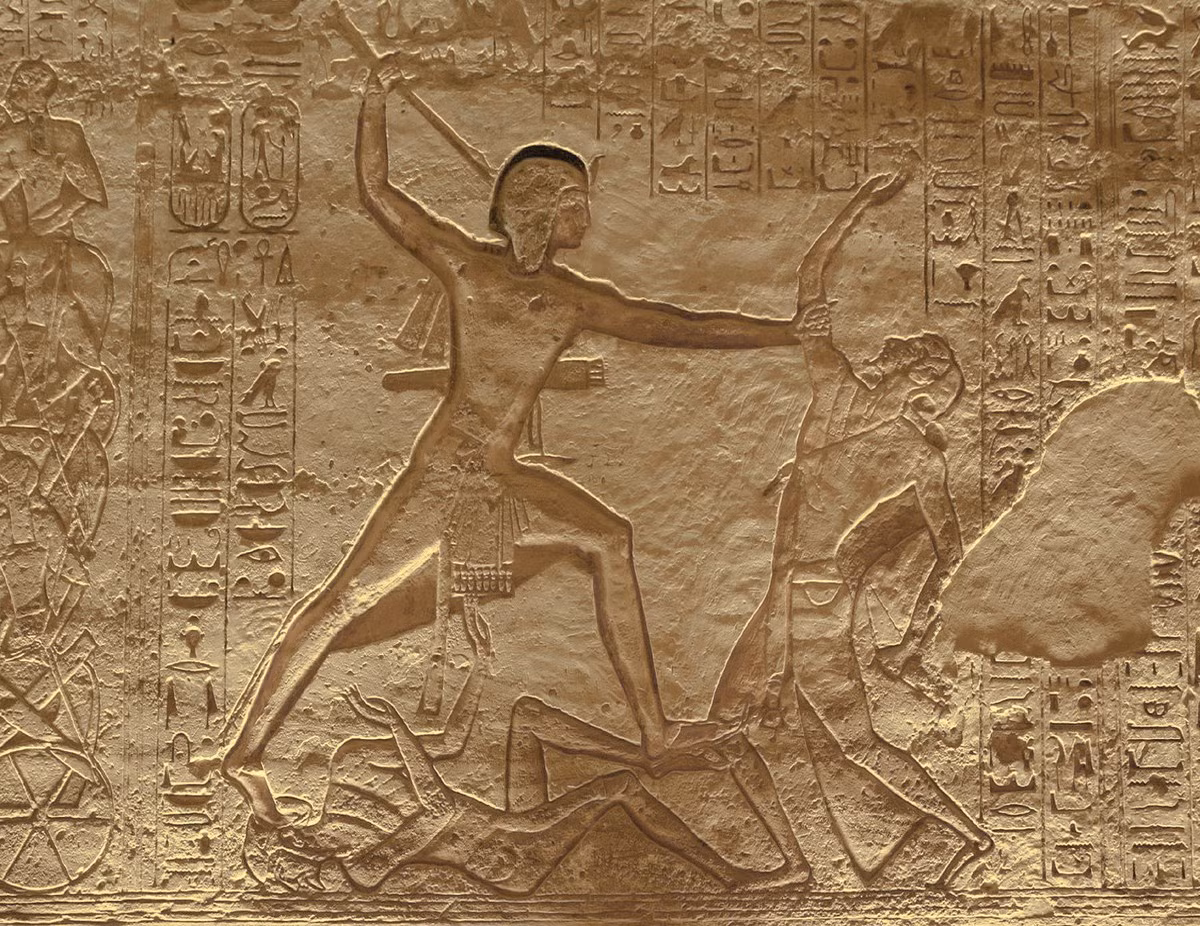 Một trong những chiến công nổi bật nhất của Ramesses II là trận Kadesh, diễn ra vào khoảng năm 1274 TCN. Mặc dù kết quả của trận chiến này không rõ ràng, nhưng Ramesses II đã tuyên bố chiến thắng và ghi lại chiến công này trên các bức tường của nhiều đền thờ và công trình kiến trúc khác nhau.(Ảnh: Wikipedia)