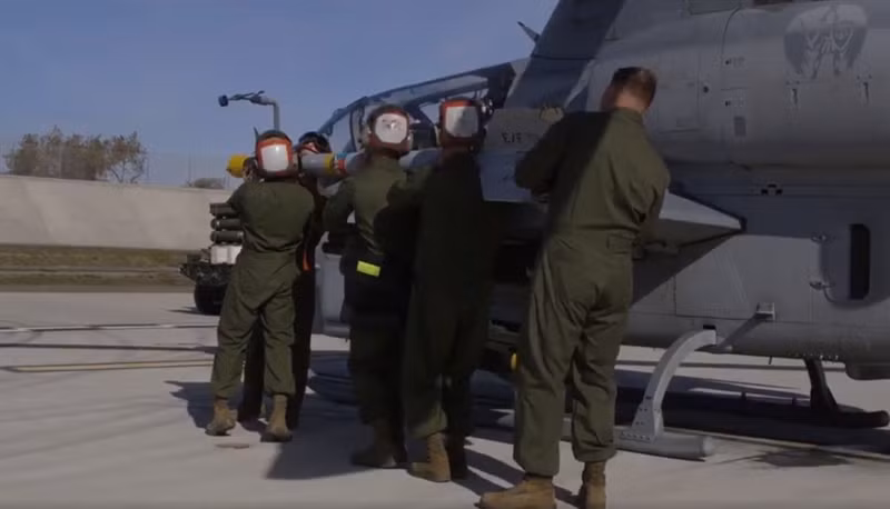Thành phần chính tham gia diễn tập là trực thăng AH-1Z Viper, Apache, máy bay trinh sát không người lái... Để đối phó với mục tiêu mặt đất, AH-1Z mang theo 8 quả tên lửa chống tăng AGM-114 Hellfire.