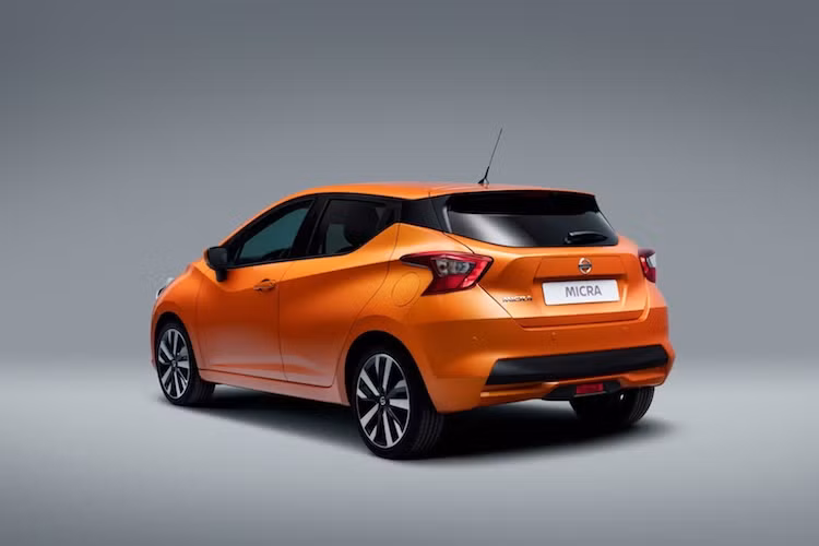 Một số chi tiết khác theo phong cách Nissan của Micra mới gồm đèn hậu LED hình boomerang và cột C ốp nhựa đen bóng, tạo cảm giác như mui xe đang "lơ lửng" trên các cửa kính xung quanh xe. Ngoài ra chiếc xe còn có tay nắm cửa sau giấu kín và cánh đuôi tích hợp trên kính sau.