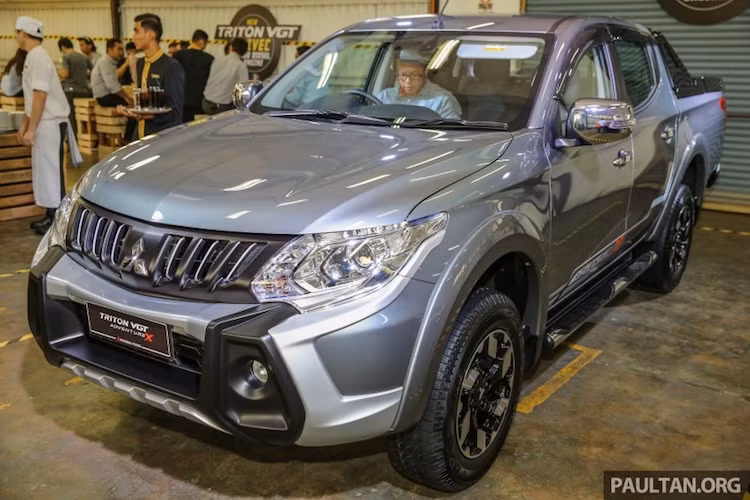 Có công suất 178 PS và mô-men xoắn cực đại 400 Nm (tăng thêm 50 Nm so với trước đây), Mitsubishi còn khẳng định rằng thời gian tăng tốc và cảm giác lái của Triton VGT Adventure X đã tốt hơn, dù hãng không đưa ra con số cụ thể. ĐỘng cơ này đi kèm hệ dẫn động 4 bánh Easy Select và hộp số tự động 5 cấp với chế độ thể thao.