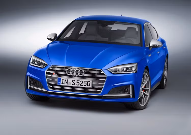 Phiên bản cao cấp và mạnh mẽ nhất hiện nay của A5 Sportback là chiếc S5 Sportback thể thao, được trang bị động cơ xăng tăng áp 3.0l V6, đưa sức mạnh 350 mã lực tới 4 bánh qua hệ thống quattro và hộp số tự động 8 cấp.