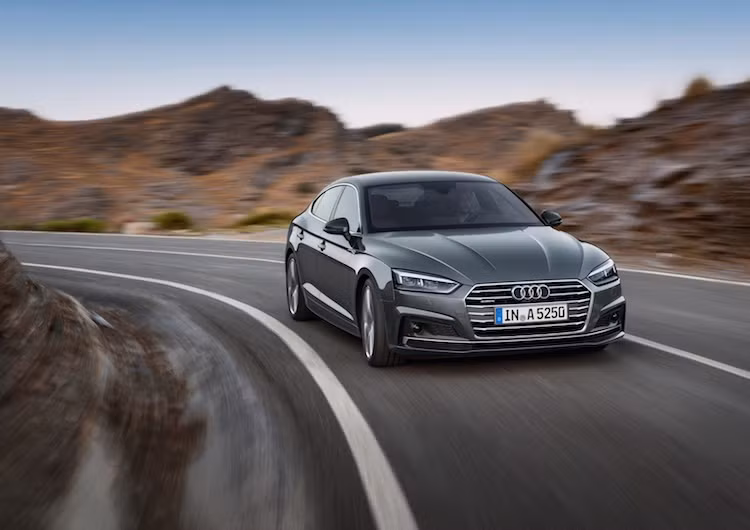 Audi A5 Sportback thế hệ mới có tổng cộng 5 phiên bản động cơ khác nhau, trong đó có 2 bản chạy xăng và 3 bản diesel. Trên thực tế, chiếc xe được trang bị tổng cộng 3 loại động cơ là xăng 2.0l 4 xi-lanh tăng áp, xăng 4 xi-lanh 3.0 tăng áp và diesel 3.0l tăng áp, với công suất dao động từ 187 tới 350 mã lực.