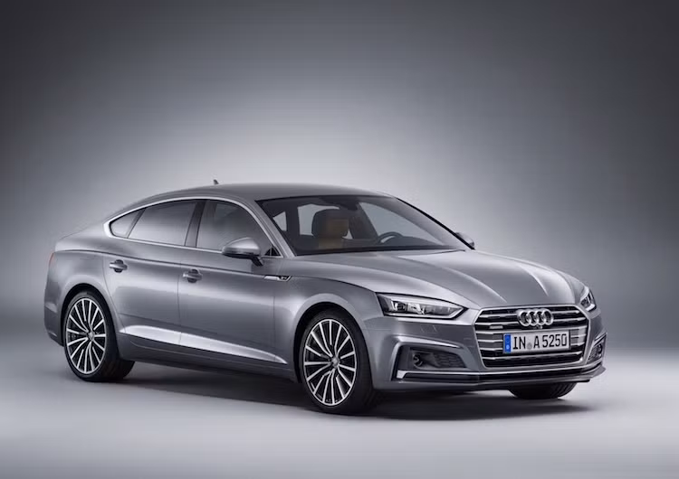 Dựa trên cơ sở nền tảng khung sàn của A4, A5 Sportback luôn được coi là phiên bản coupe 5 cửa của dòng sedan A4. Tuy nhiên với Audi A5 Sportback thế hệ mới, Audi đã thiết kế chiếc xe để khiến nó tạo ấn tượng mạnh hơn, khác biệt hơn so với chiếc A4.