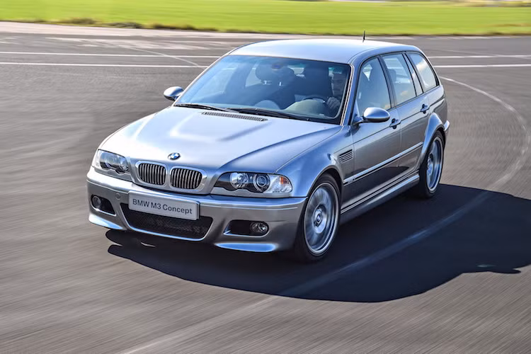 Thế hệ M3 E46 ra đời vào năm 2000 được nhiều người coi là một trong những chiếc M3 thành công nhất. Ở thế hệ này, BMW đã từng thử nghiệm ý tưởng về một chiếc M3 dành cho gia đình với phiên bản wagon 5 cửa M3 Touring.