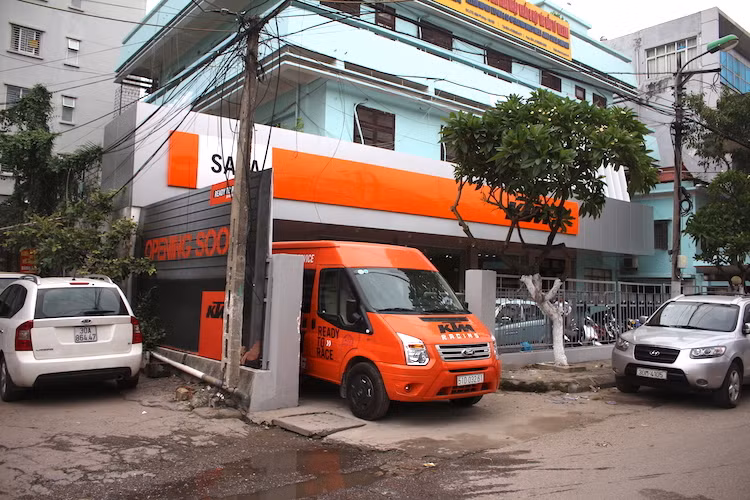 Lần này, showroom mới của thương hiệu môtô phân khối lớn KTM tại Hà Nội sẽ là nhà cung cấp xe và dịch vụ sửa chữa, hậu mãi chính thức của KTM toàn cầu ở khu vực miền Bắc.