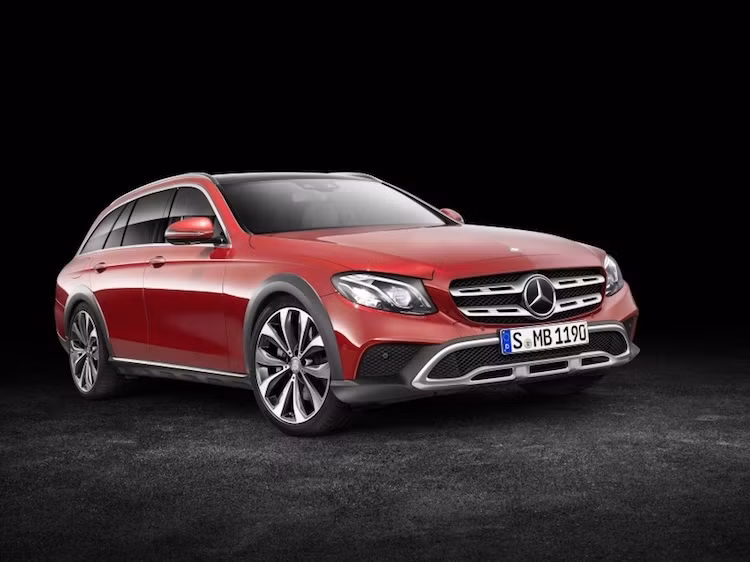 Dựa trên phiên bản E-Class Wagon đã ra mắt trước đây, Mercedes E-Class All-Terrain là phiên bản hoàn toàn mới, lần đầu tiên xuất hiện trong dòng E-Class. Được tạo ra nhằm tới đối thủ chính là Audi A6 Allroad quattro, chiếc xe được coi là sự kết hợp giữa E-Class Wagon và các dòng crossover của Mercedes.