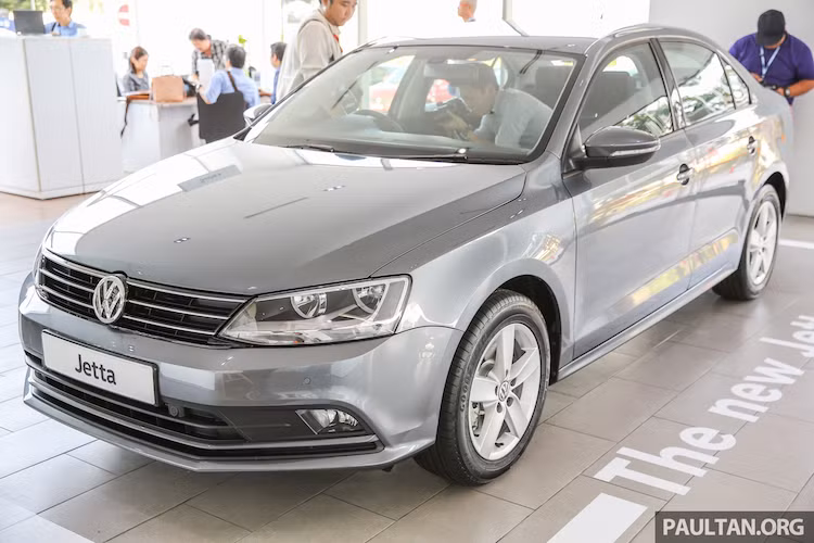 Tại Việt Nam, Jetta được dự đoán sẽ có 2 phiên bản động cơ là 1.4 hoặc 1.8 lít, cả 2 đều đi kèm hệ dẫn động cầu trước. Trong đó, phiên bản 1.4 sẽ được trang bị máy tăng áp phun nhiên liệu trực tiếp, với công suất tối đa 150 mã lực và mô-men xoắn 250 Nm.