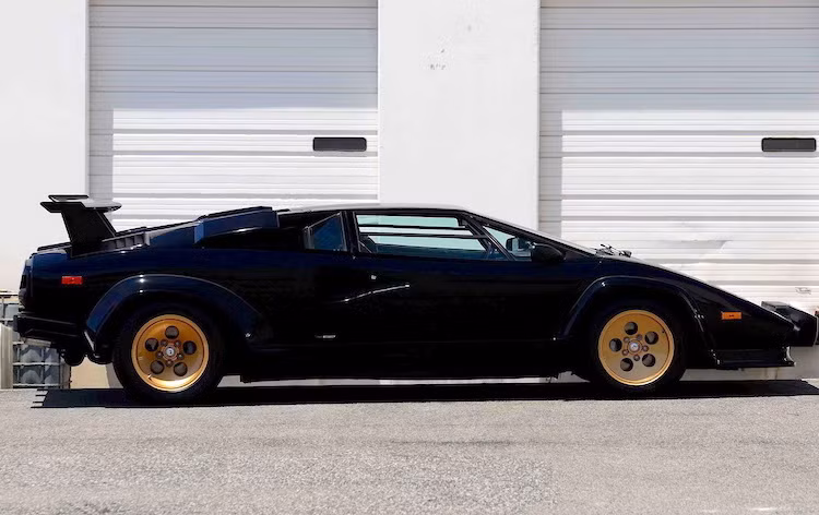 Chiếc Countach 5000 QV này hiện đang ở trong tình trạng như mới dù đã được sản xuất vào năm 1988 do mới chỉ chạy được 15.640 km. Hiện tại, giá của chiếc siêu xe cổ này là 425.000 USD (tương đương 9,47 tỷ đồng).