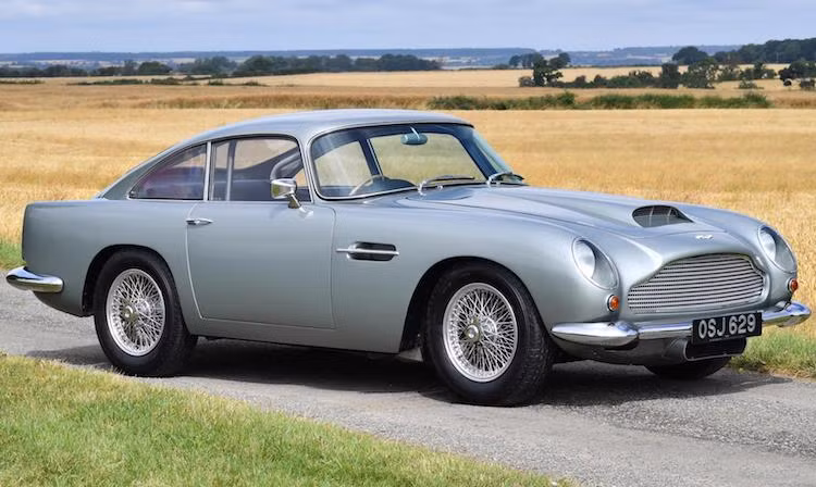 1960 Aston Martin DB4 GT - Giá chốt: 2,408 triệu Bảng Anh (tương đương 71,4 tỷ đồng)