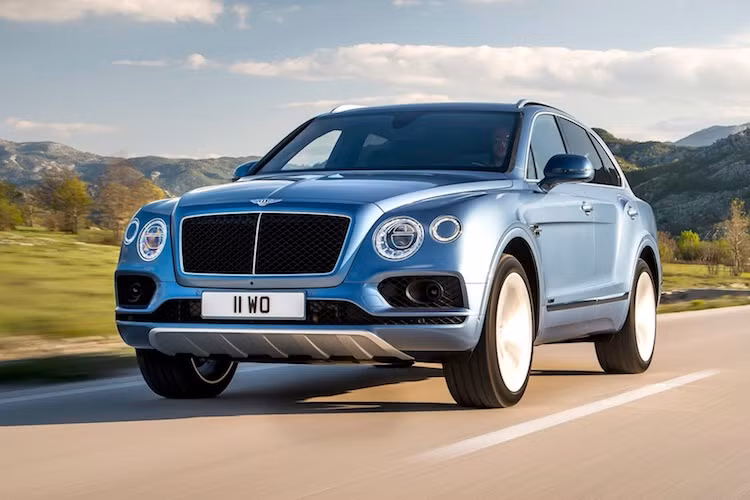 Thay đổi lớn nhất của chiếc xe so với bản W12 đó là động cơ 4.0l V8 3 tăng áp diesel, có nguồn gốc từ chiếc Audi SQ7 bản thể thao. Động cơ này có một cặp turbo kép twin-scroll, kèm theo một bộ siêu nạp điện tử với mô-tơ 48V để đạt công suất tối đa 429 mã lực và mô-men xoắn cực đại lên tới 900 Nm. Động cơ này còn có mức tiêu thụ nhiên liệu trung bình chỉ 7,3 lít/100 km.