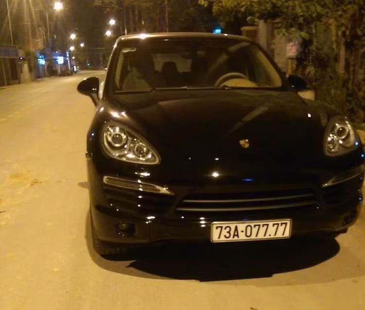 Một chiếc Porsche Cayenne khác sở hữu biển Quảng Bình tứ quý 7.