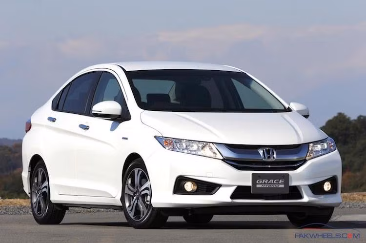 Trong số các biến thể của sedan Honda City không xuất hiện tại Việt Nam, gần nhất về kiểu dáng phải kể tới chiếc Grace ở Nhật. Có thiết kế y hệt như Honda City nhưng Grade sở hữu hệ động lực "xanh" với động cơ i-VTEC 1.5l 108 mã lực/134 Nm đi kèm với hộp số ly hợp kép 7 cấp Sport Hybrid i-DCD và một mô-tơ điện 28 mã lực/160 Nm.