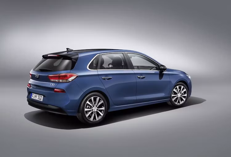 Hyundai i30 thế hệ mới sẽ được trang bị tổng cộng 4 loại động cơ. Trong đó 3 động cơ xăng bao gồm 1.4l MPI (99 mã lực/134 Nm), 1.0l 3 xi-lanh tăng áp (118 mã lực/170 Nm) và 1.4l 4 xi-lanh thăng áp T-GDi (138 mã lực/242 Nm).