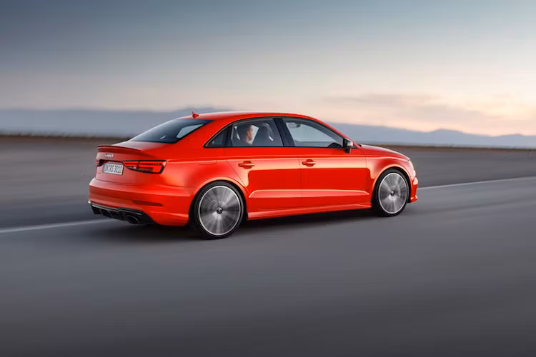 Hiện tại, giá và thời điểm bán ra của Audi RS3 Sedan chưa được công bố. Tuy nhiên theo hãng xe sang Audi, lần này chiếc xe sẽ được phân phối cả ở thị trường Mỹ. Là đối thủ của BMW M2 hay Mercedes-AMG CLA 45, RS3 được dự đoán sẽ có giá dưới 50.000 USD.