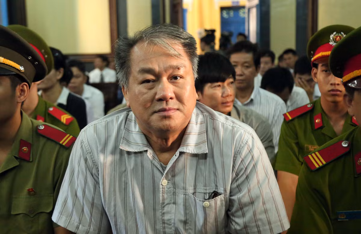 Ngoài mức án trên, HĐXX cũng tuyên buộc bị cáo Phạm Công Danh phải hoàn trả tổng cộng hơn 6.000 tỷ đồng gốc và lãi mà bị cáo Phạm Công Danh thực hiện các hành vi vi phạm rút hoặc vay từ VNCB. Đồng thời, HĐXX tuyên tiếp tục kê biên những tài sản của Phạm Công Danh, tài sản của Tập đoàn Thiên Thanh để đảm bảo thi hành án.