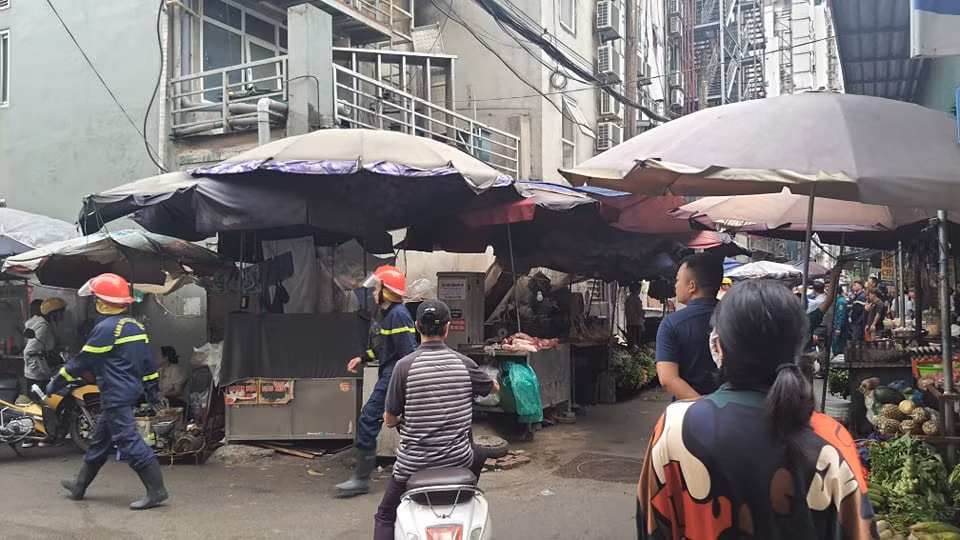 Người dân tại đó cho biết quán bún chả Sinh Từ cháy không phải là lần đầu tiên.