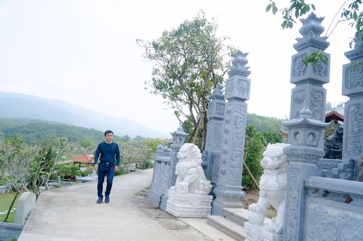 Từ cuối tháng 2 Âm lịch đến đầu tháng 3 Âm lịch, đặc việt là ngày 3/3, người dân lại đến nghĩa trang dâng lễ bày tỏ lòng thành kính lên tiên tổ. 