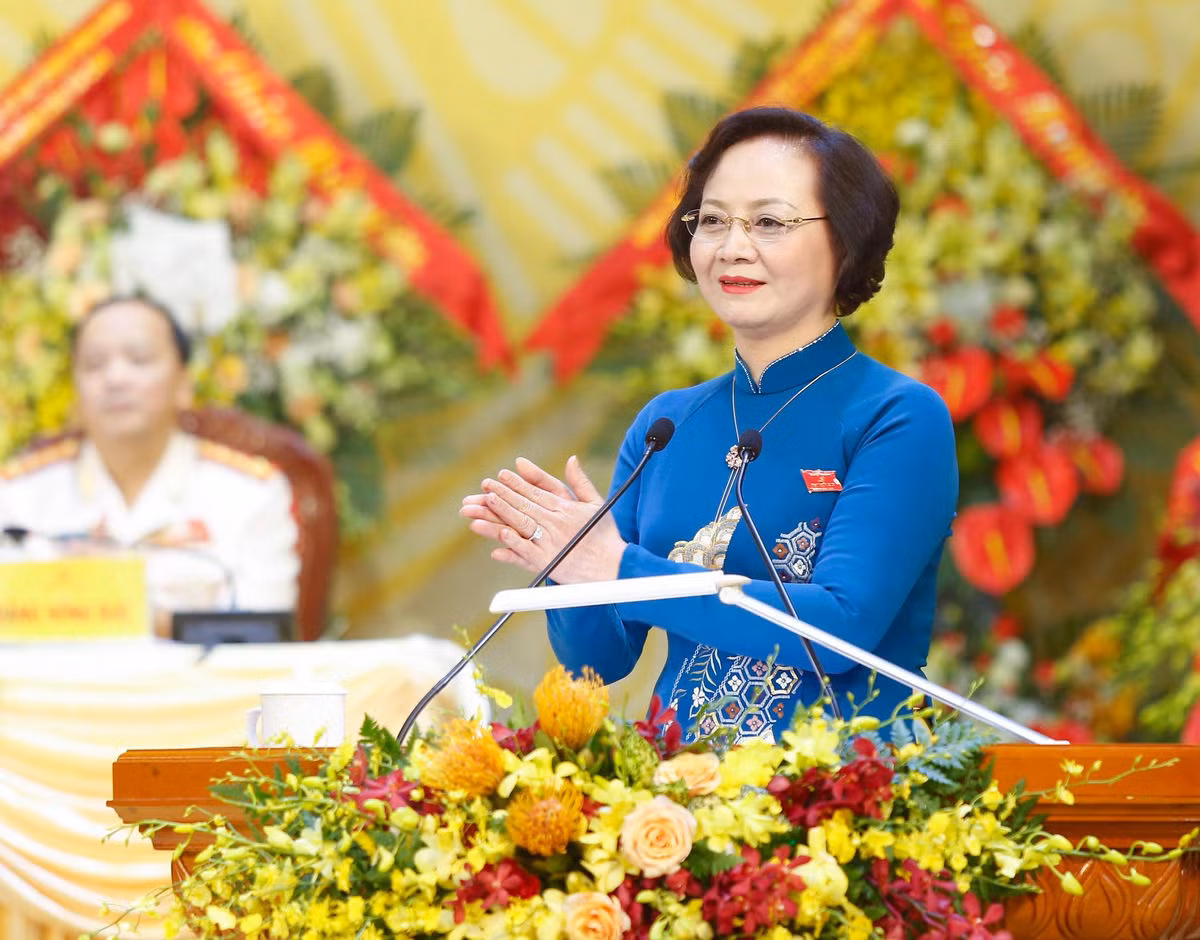Bộ trưởng Nội vụ Phạm Thị Thanh Trà cho biết, sẽ tập trung xây dựng thể chế, chính sách để tiếp tục hoàn thiện nền hành chính Nhà nước minh bạch, phục vụ người dân tốt hơn; thực hiện tinh giản biên chế, có giải pháp để đội ngũ cán bộ công chức phát huy được trách nhiệm, năng lực. Đặc biệt, Bộ sẽ tiếp tục thực hiện chính sách tiền lương để cán bộ, công chức, viên chức có thể sống được bằng lương. 