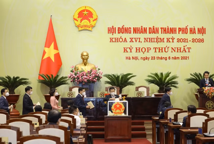 Kết quả: 92/94 (chiếm 97,87%) đại biểu có mặt bầu ông Nguyễn Ngọc Tuấn tiếp tục giữ chức Chủ tịch HĐND TP Hà Nội.