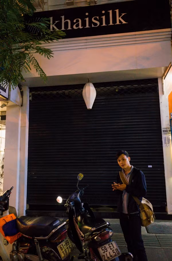 Chuoi cua hang Khaisilk dong loat dong cua, dan thong bao ‘kiem tra dieu chinh hang hoa’