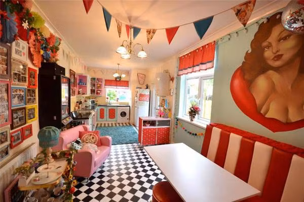 Một góc khác của căn bếp làm nổi bật thiết kế đậm chất Mỹ của căn phòng.
