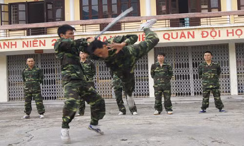 Các cán bộ, chiến sĩ Cảnh sát biển tích cực rèn luyện sức khoẻ, bản lĩnh, sẵn sàng cho các chuyến ra khơi, thực thi nhiệm vụ.