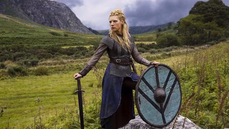 Phụ nữ Viking đóng vai trò quan trọng trong gia đình. Họ không chỉ làm công việc nuôi dạy con cái, cơm nước, dọn dẹp nhà cửa... mà còn quán xuyến mọi chuyện lớn nhỏ trong gia đình, đặc biệt là khi chồng không có nhà.
