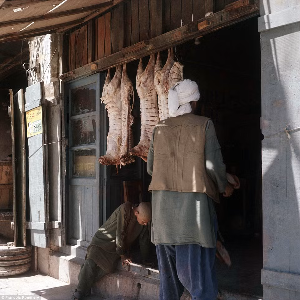 Một cửa hàng bán thịt lợn ở thành phố Herat.