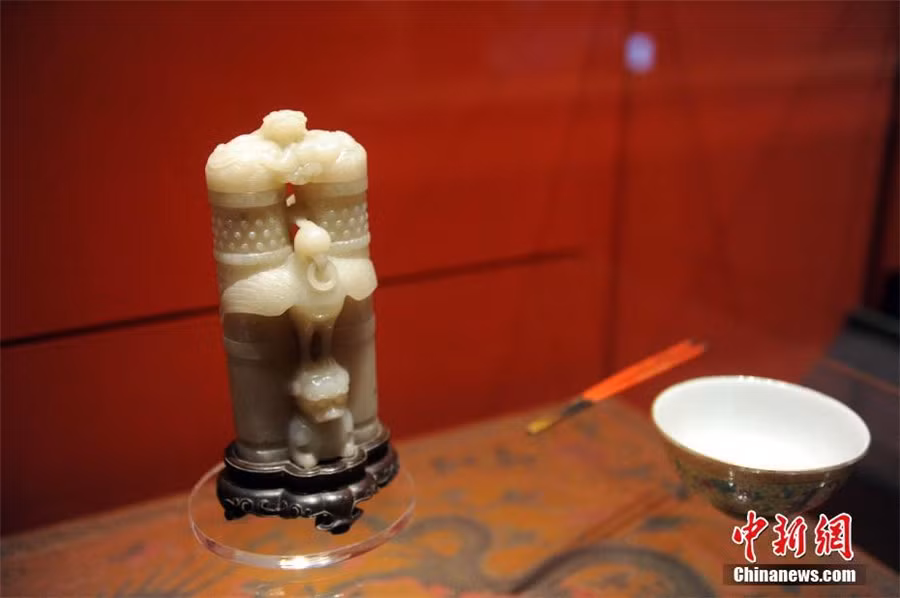 Nhiều hiện vật quý giá được sử dụng trong hôn lễ truyền thống của người Mãn Châu, nhất là hoàng đế nhà Thanh của Trung Quốc nhằm thể hiện quyền uy và sức mạnh của bậc cửu ngũ chí tôn. Ảnh: Chinanews.com.