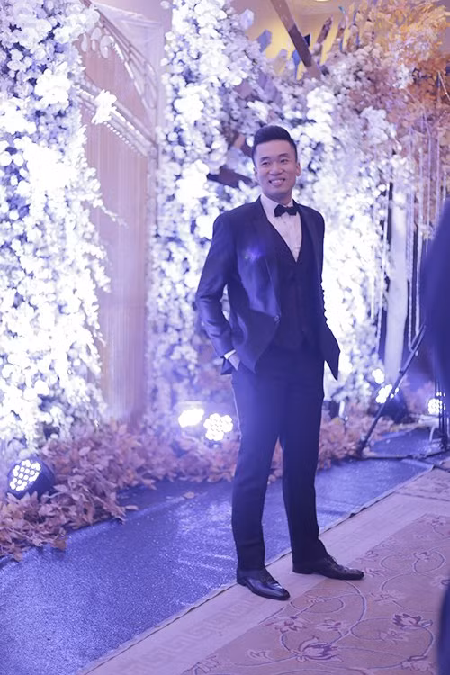 Theo một nguồn tin, người bạn đời của nữ cơ trưởng 8x là một phi công.