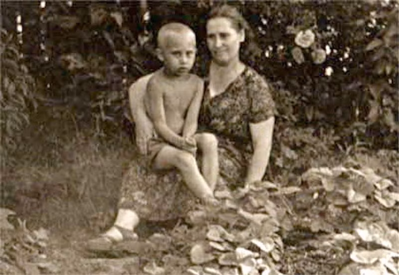 Hình ảnh thuở nhỏ Tổng thống Nga Vladimir Putin những năm 1950.