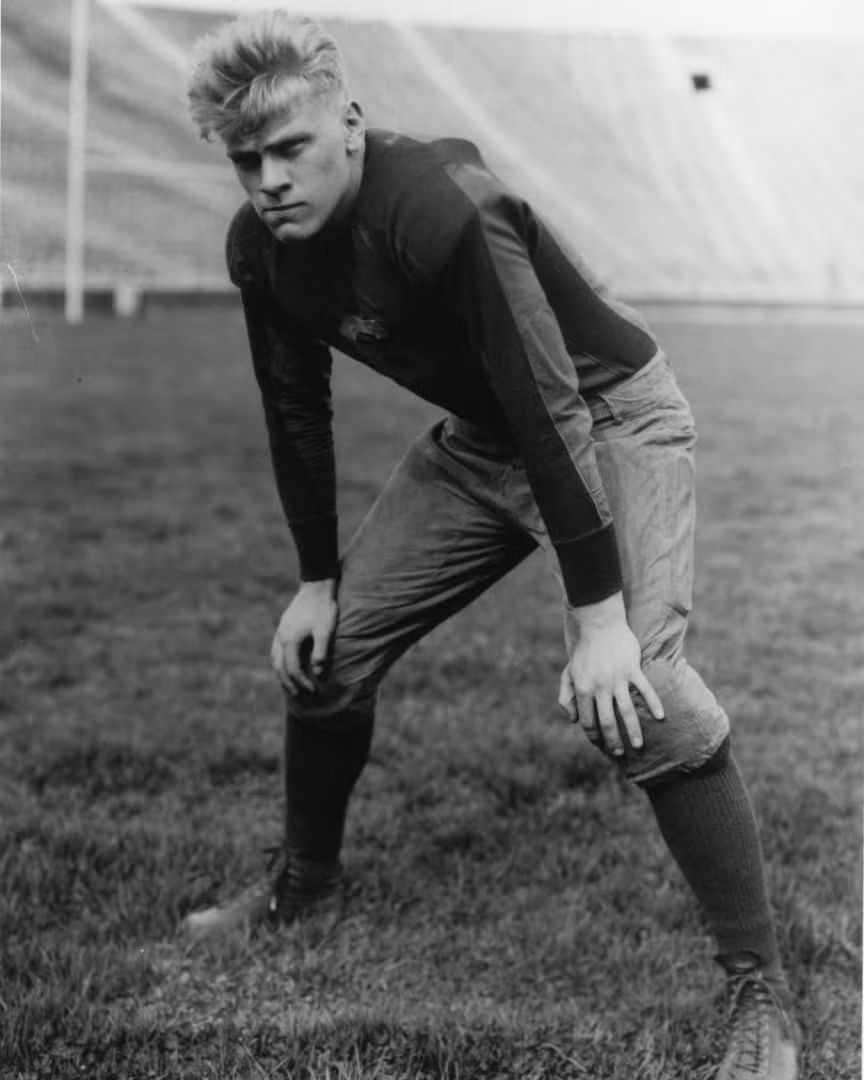Ảnh chụp Tổng thống Mỹ Gerald Ford khi là cầu thủ của đội bóng đá khi theo học tại ĐH Michigan.