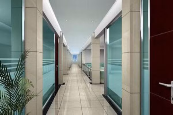Rất nhiều nhà thường có bố cục cửa chính nối với đường thông trong nhà hoặc hành lang, thường phải men theo lối hàng lang để dẫn vào các phòng khác, với kiểu bố cục này đã vô tình làm ảnh hưởng đến vận khí trong căn nhà bạn.