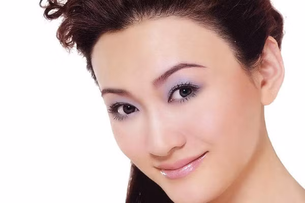 Người có tướng trường thọ. Sau tai của phụ nữ có xương gồ lên chắc chắn là người trường thọ. Những người có tính cách ôn hòa khi giao tiếp với người khác cũng là người trường thọ. (Thông tin trong bài chỉ mang tính tham khảo). 